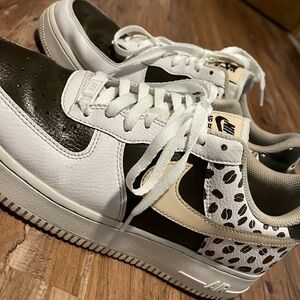 Custom women’s Air Force 1s